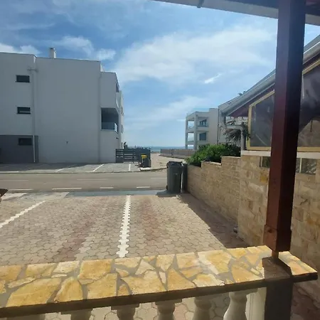 Villa Aparthotel *